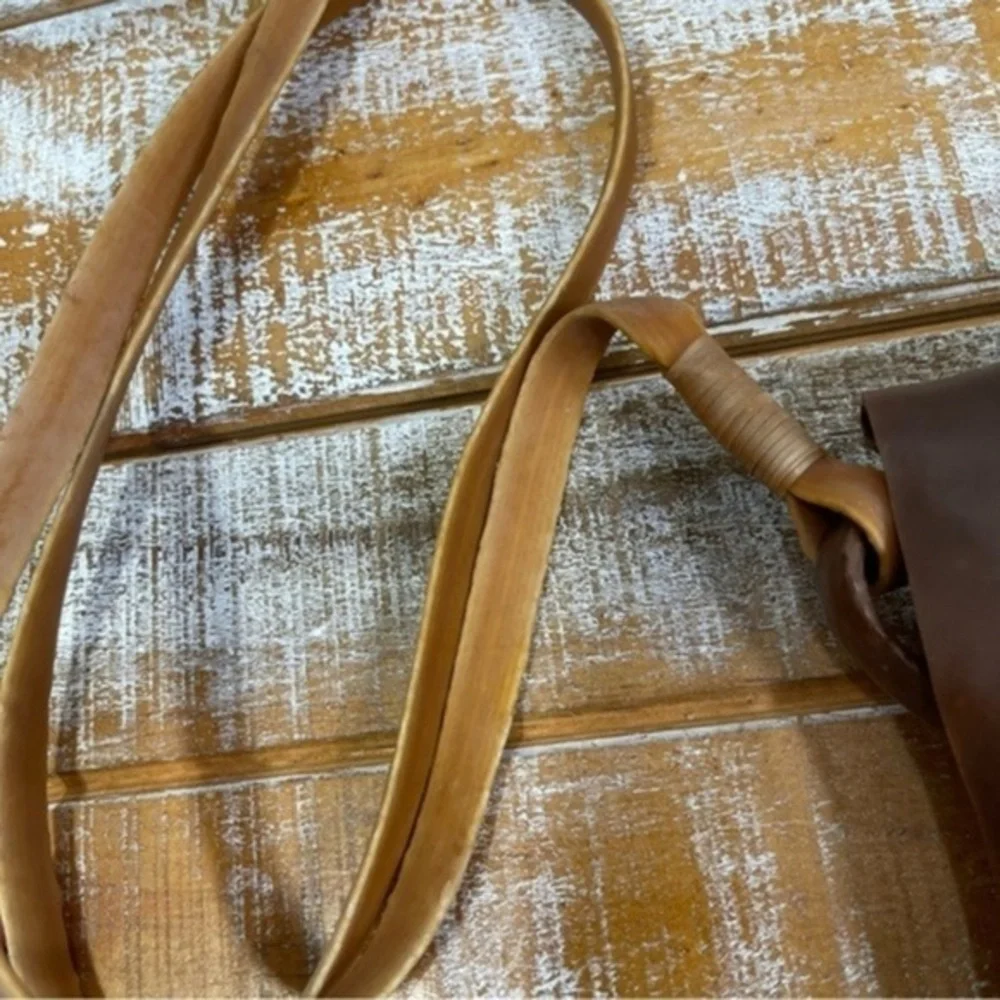 NWT Couro Ecologico Natural Latex Vegan Handmade Crossbody Bag Color Brown